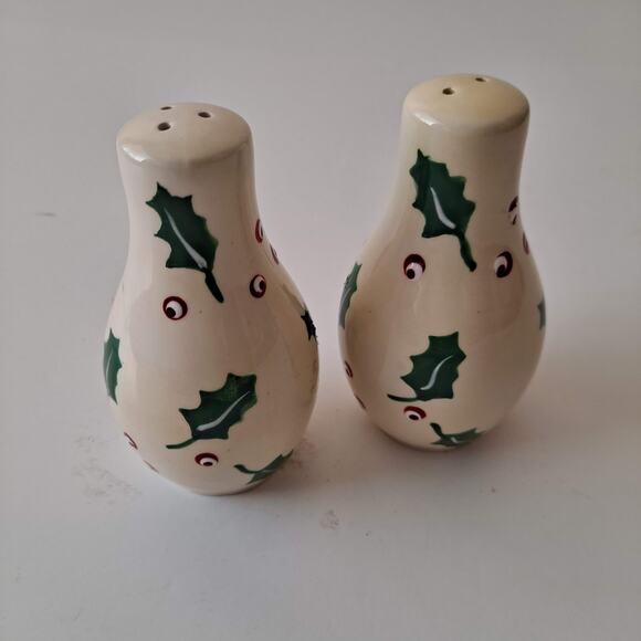 Vintage Ceramic Holly Leaf Berries Christmas Holiday Salt & Pepper Shakers Set - Picture 3 of 5